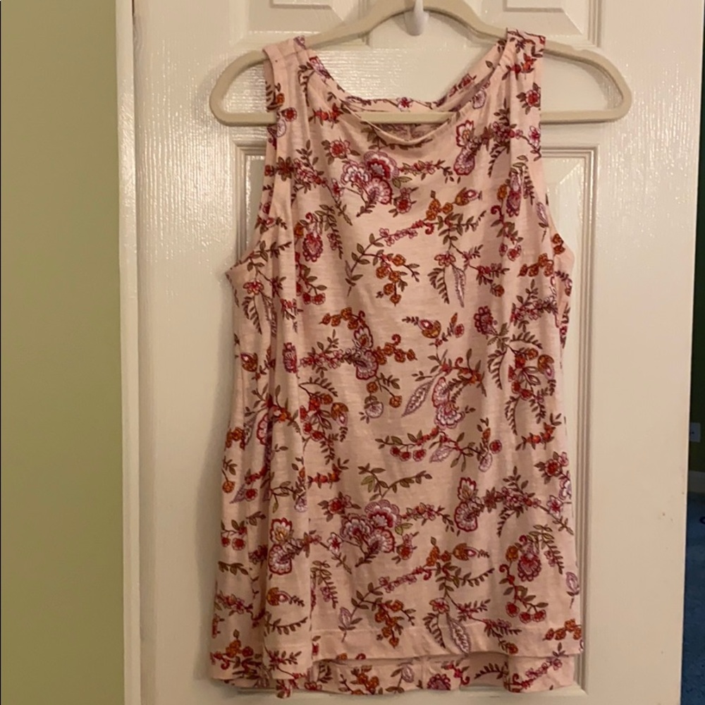 Brand new Loft pink, floral shell